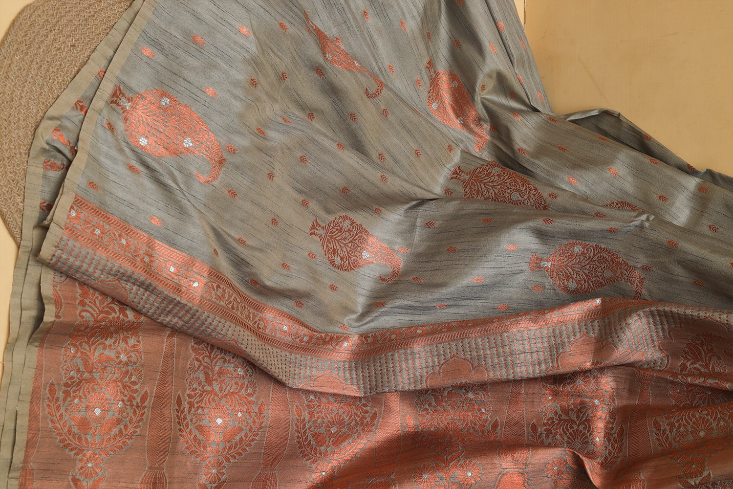 Raw Silk and Banarasis - Rajmahal Silk |  Silk saree shops in Madurai, Tamil Nadu